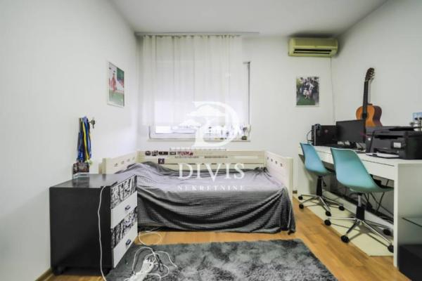 Slika 11 - Branka Krsmanovića, Trosoban stan na prodaju, 85m2, 389.000€